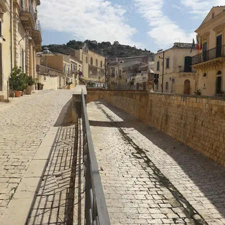 Il Gelsomino לינה וארוחת בוקר 3*